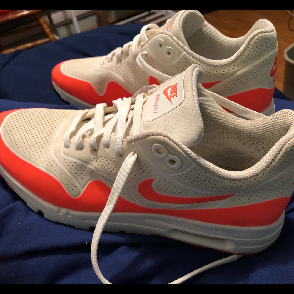 Women’s Nike Air Max size 8